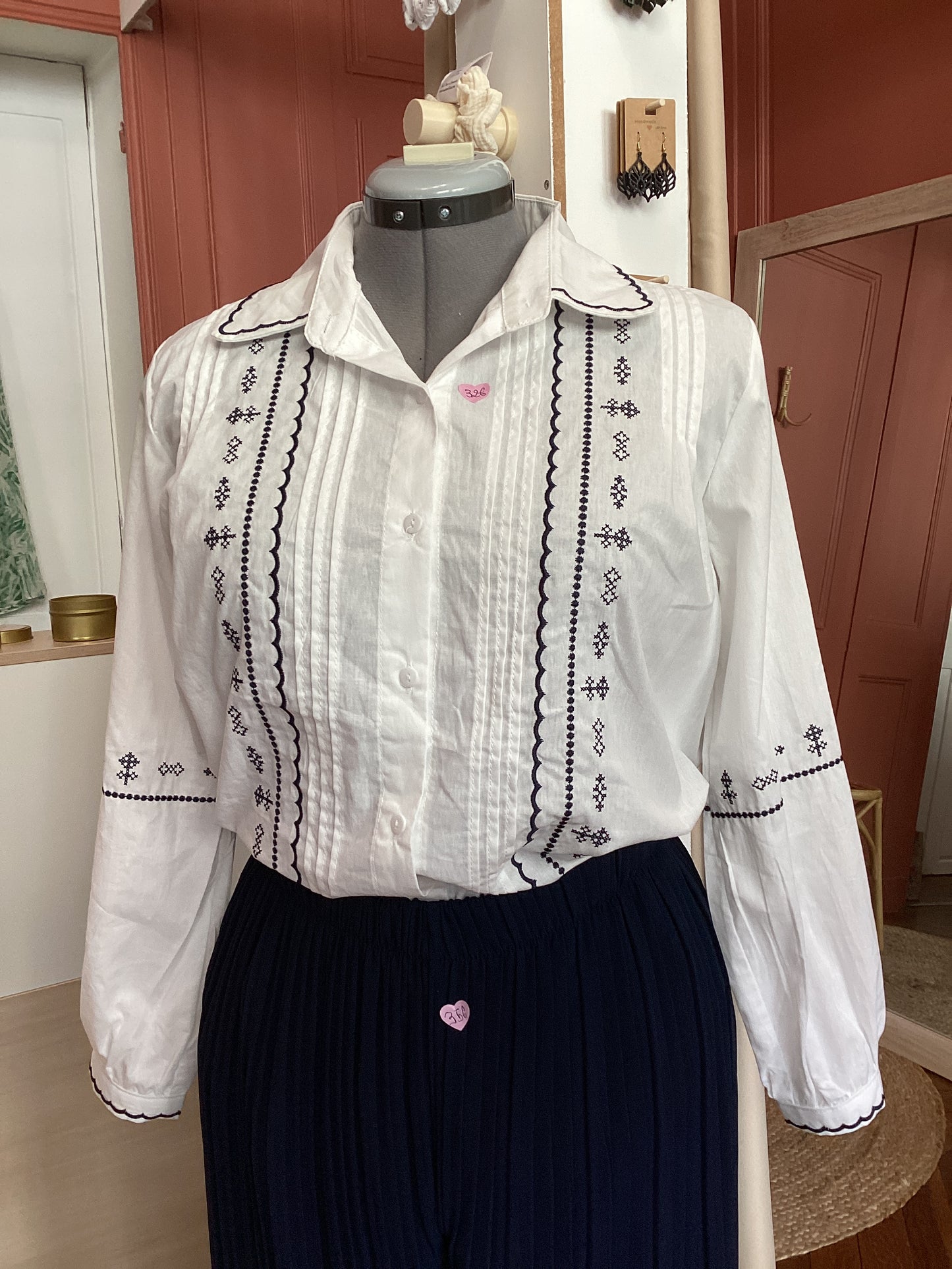 Chemise blanche brodée esprit bohème