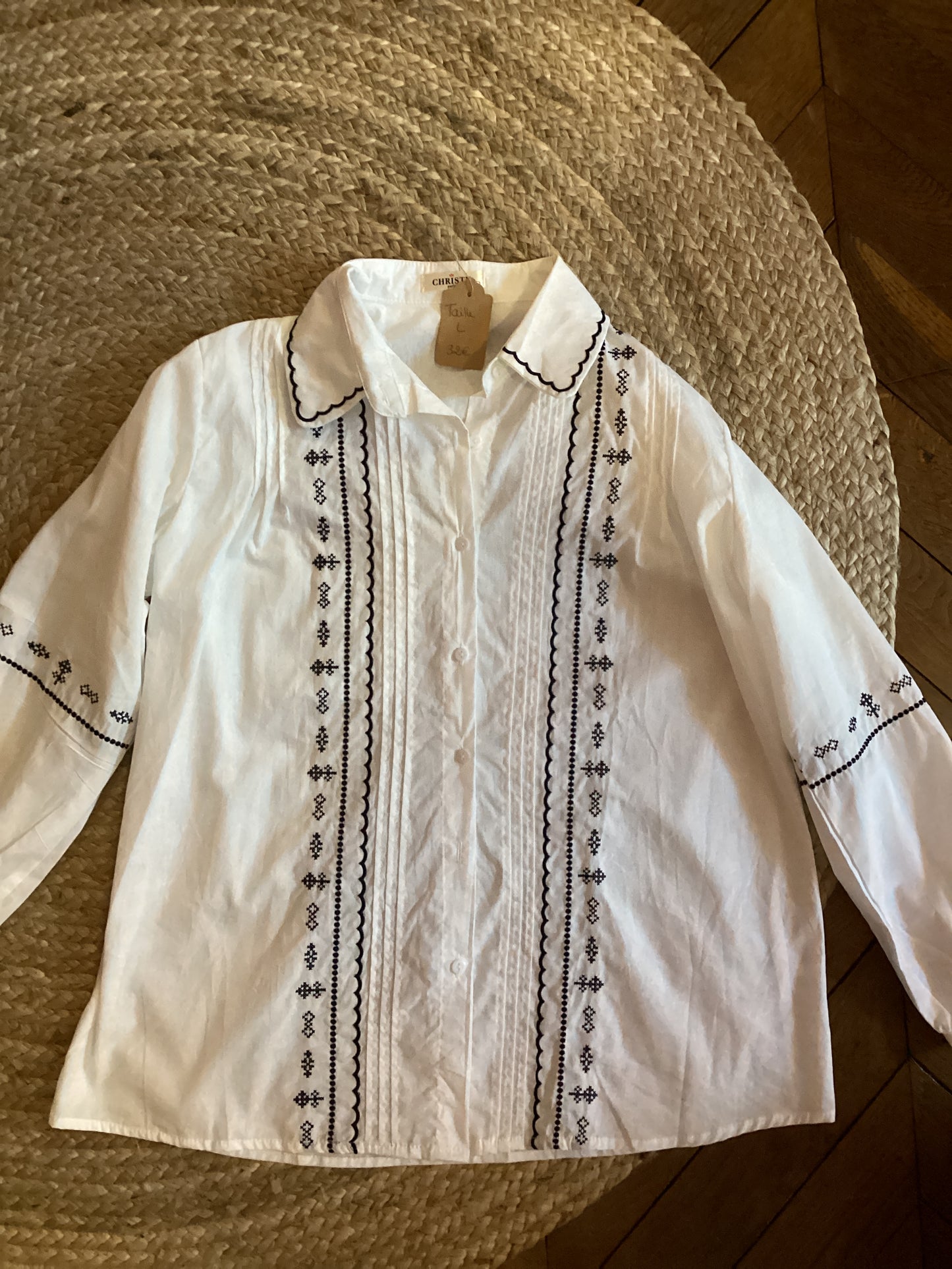 Chemise blanche brodée esprit bohème