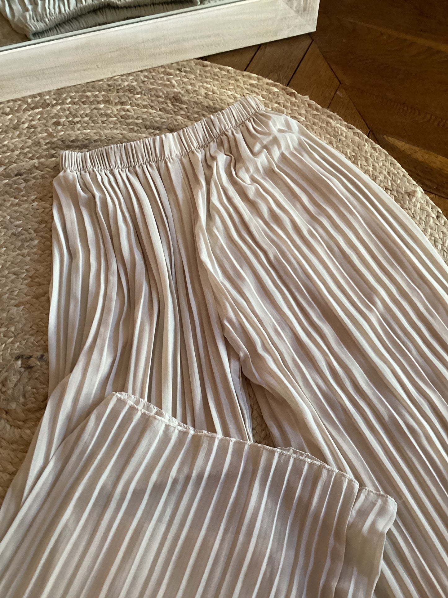 Pantalon fluide plissé beige à taille élastique