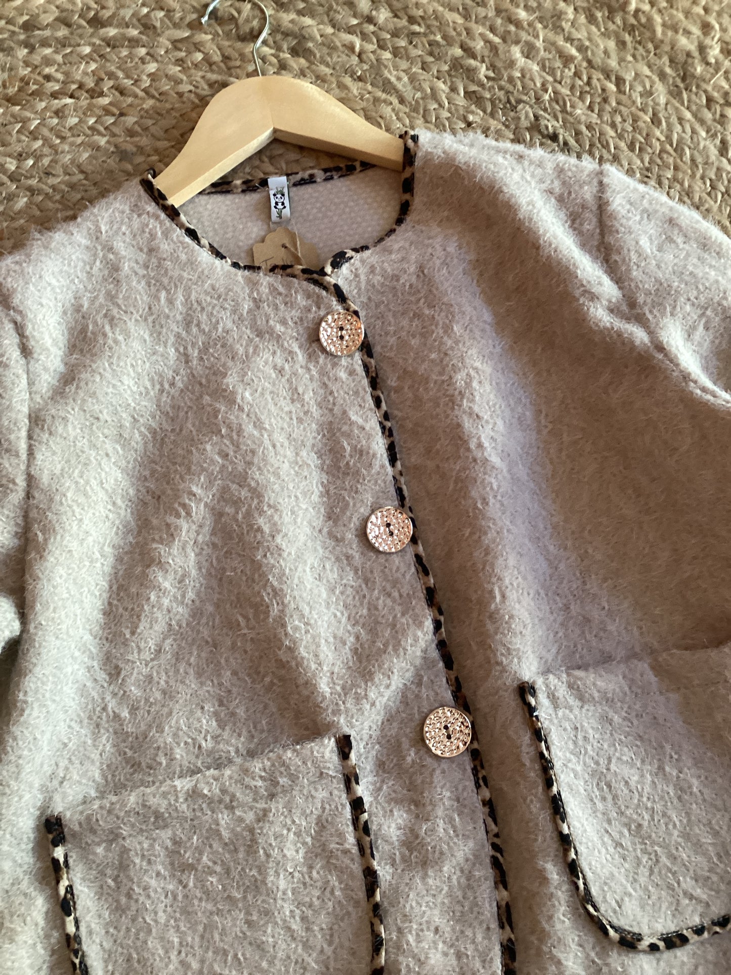 Veste aspect laine bouclée beige & léopard