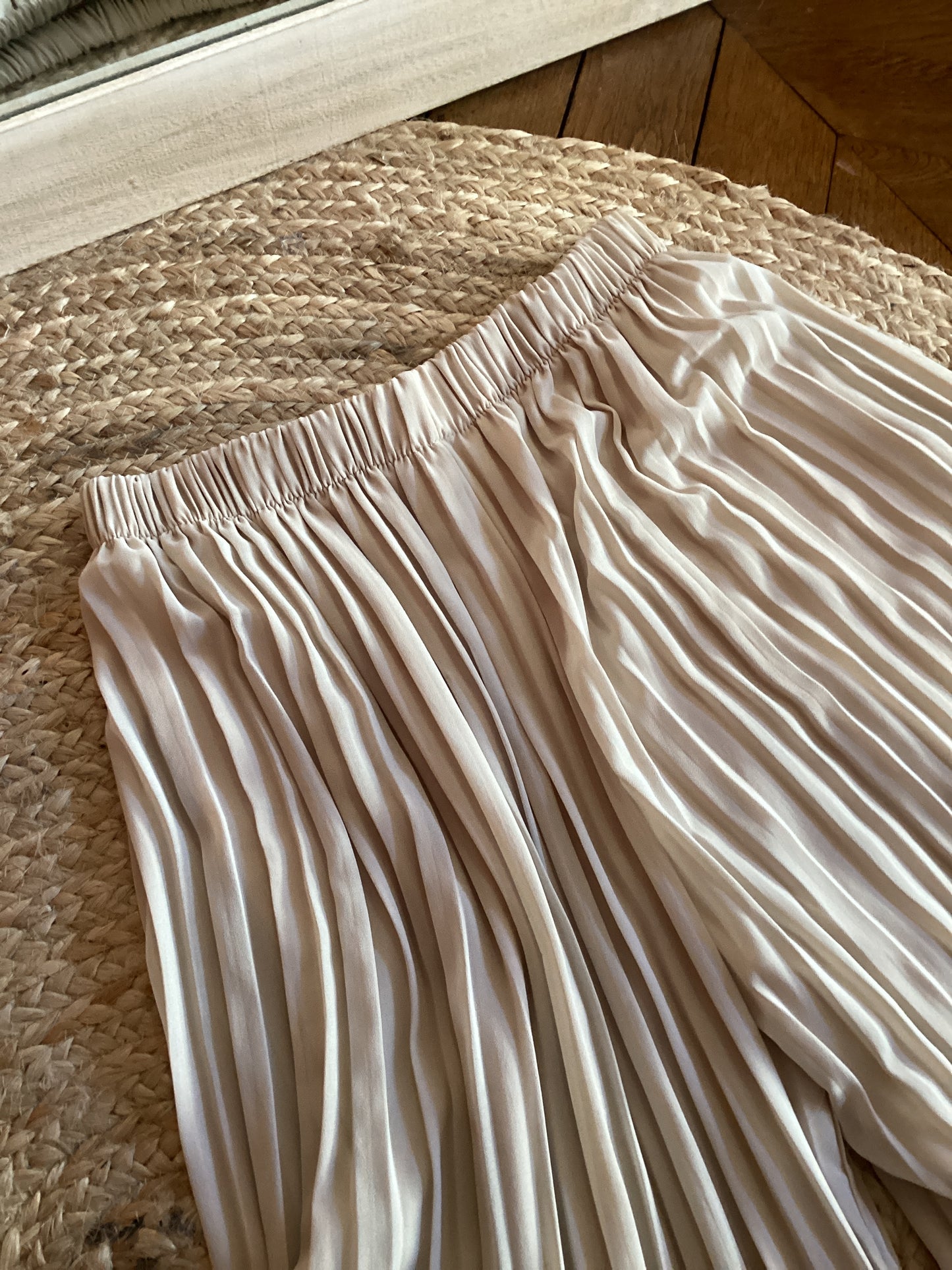 Pantalon fluide plissé beige à taille élastique