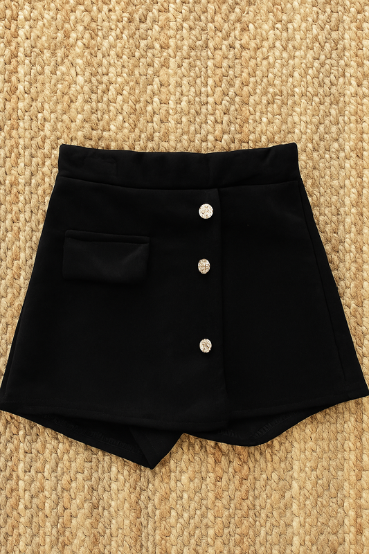 Jupe-short noire à boutons brillants