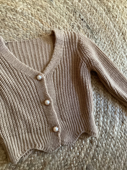 Gilet fille en maille acrylique beige à boutons nacrés
