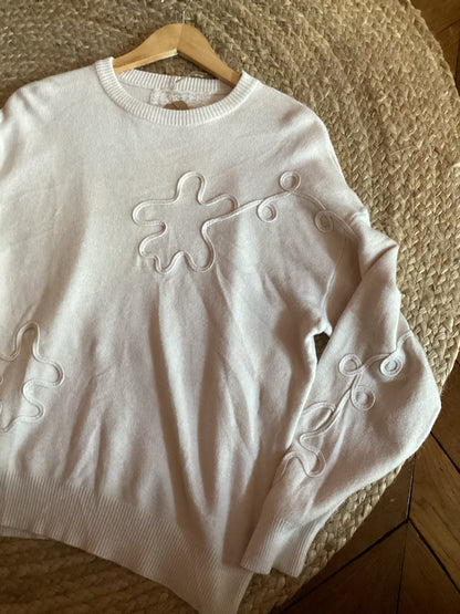Pull écru à détails brodés