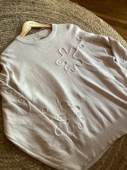 Pull écru à détails brodés